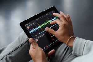Traktor DJ er núna frítt í App Store