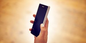 xperia-z1-compact-feature-compactness-a125faa8a7128367985f76b6dede92e8-940