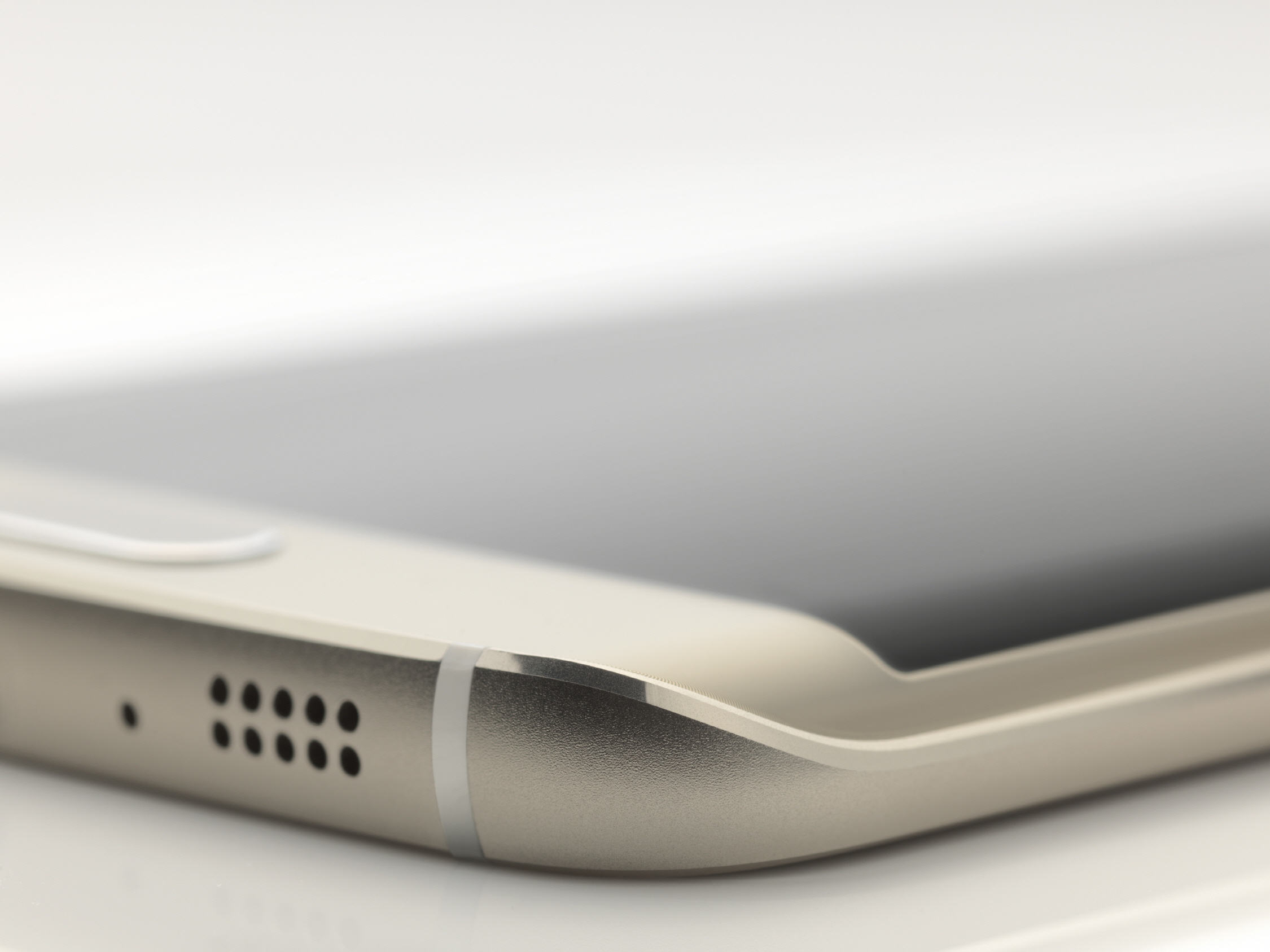 Galaxy_S6_edge_SideBottom_Gold_Platinum_Art_Photo